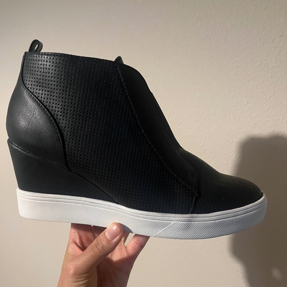 Mia Cristie Wedge Sneaker Size 8.5